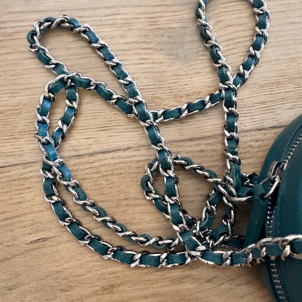 CHANEL Teal Quilted Round Crossbody Bag with Chain Strap - Picture 4 of 5